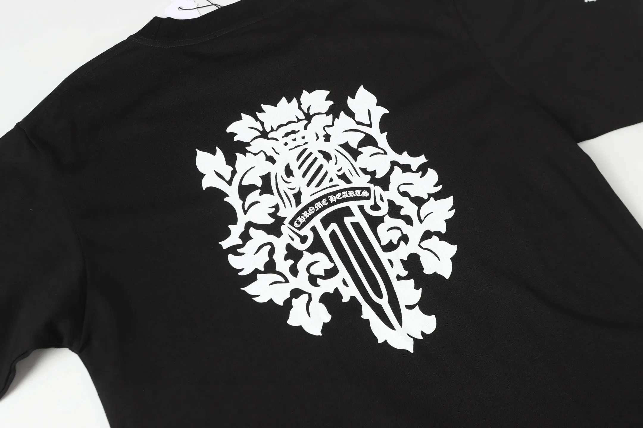 🅿️170 Chrome hearte/Chrome heart ch 25ss Miami limited Sanskrit printed T-shirt short sleeves. A must-have item for daily commuting for men and women in light luxury. The correct version is welcome to compare. Detailed features: ·280 grams of 100% cotton double yarn jersey fabric. ·Special thickened 32 pieces of double-strand 1x1 thread in the same vat. ·Double-needle cross-stitch technology. ·Original main mark washed hangtag. COLOUR: Black White SIZE：s m l xl